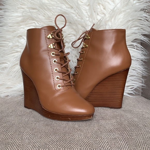 Guess “Zoey” Ankle Booties - Picture 2 of 14